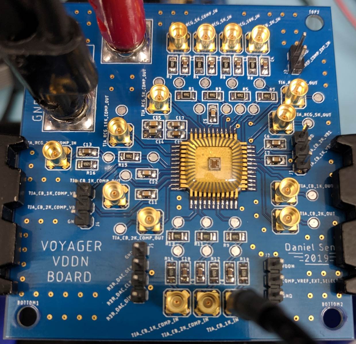 A circuit board
Description automatically generated
