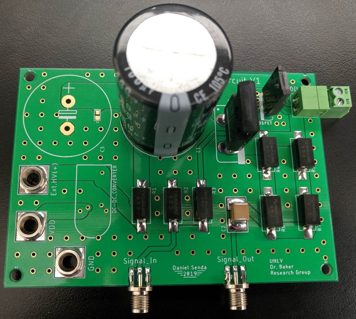 A circuit board
Description automatically generated